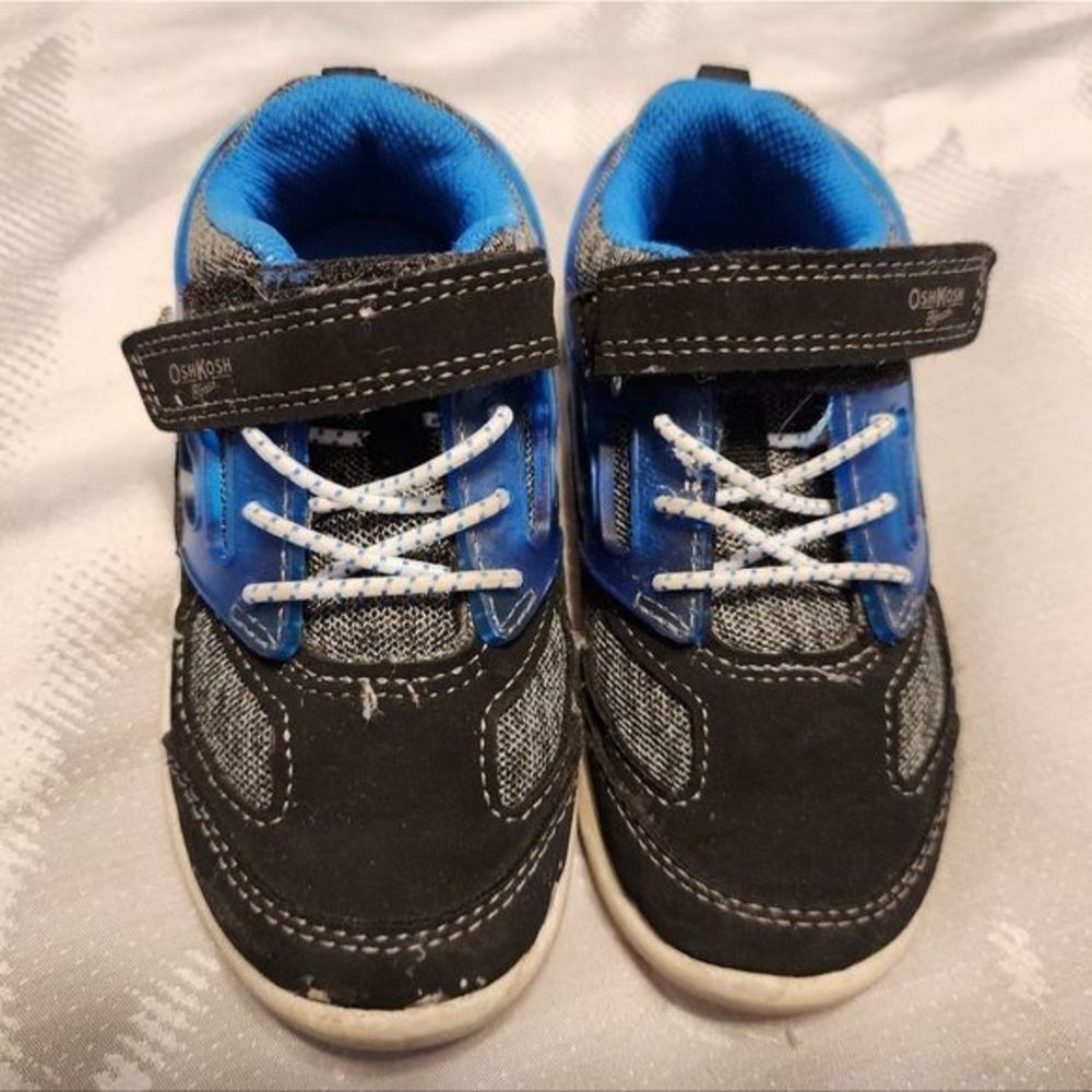 Toddler Boys 8t Sneakers, Like New. Worn Once.Blue. Osh Kosh - Picture 4 of 8